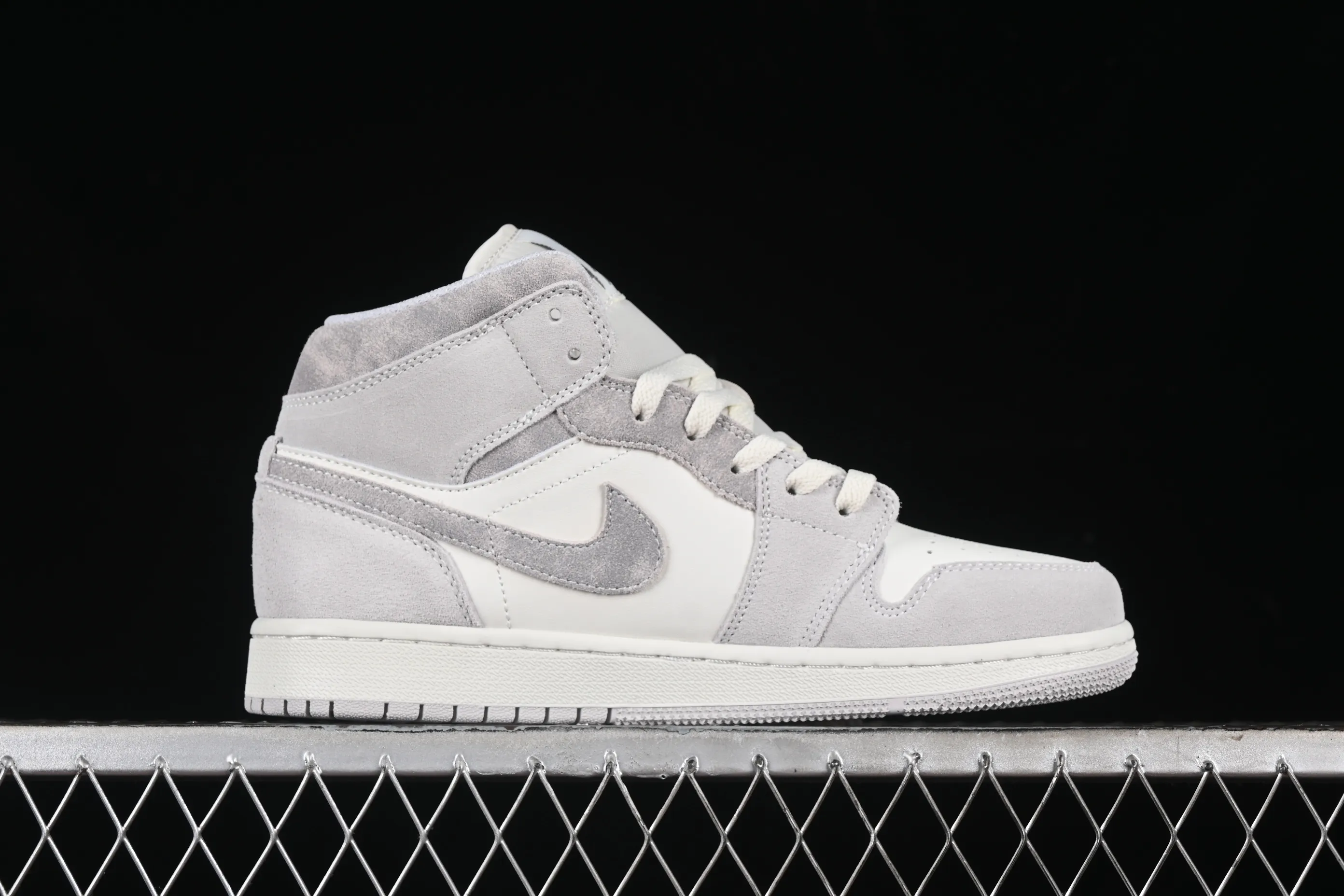 All categories Air Jordan Jordan series basketball shoes Air Jordan 1 Mid Air Jordan 1 Mid AJ1 Joe 1 white and gray color Zhongbang basketball shoes FQ7720-002